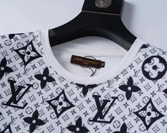 Louis Vuitton Matching Sets Short-sleeve T-shirt and drawstring shorts set with monogram print product detail image 10