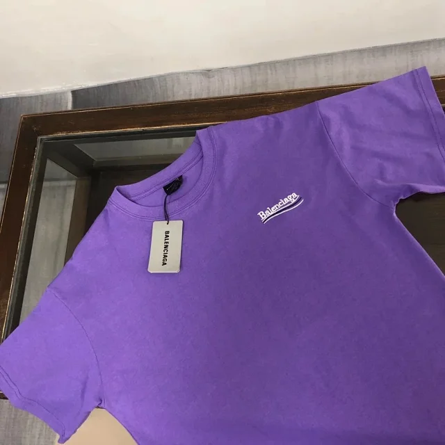 Balenciaga T-Shirts Crewneck T-Shirt with Logo Chest Print product detail image 4