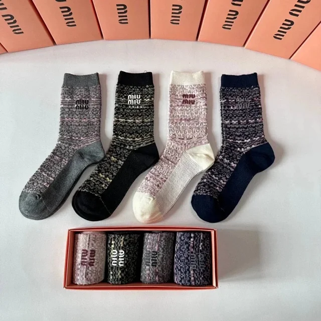 Chanel Socks Ribbed Logo Crew product detail image 5