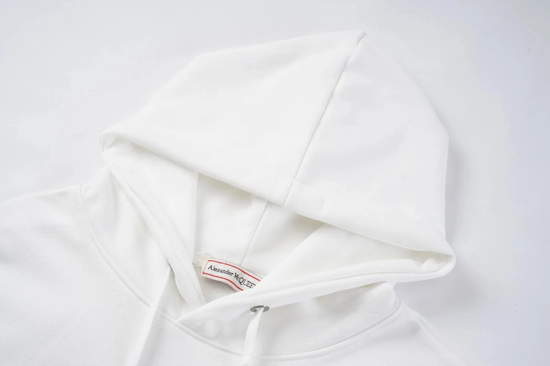 Alexander McQueen Logo Print T-Shirt in White and Black - 15