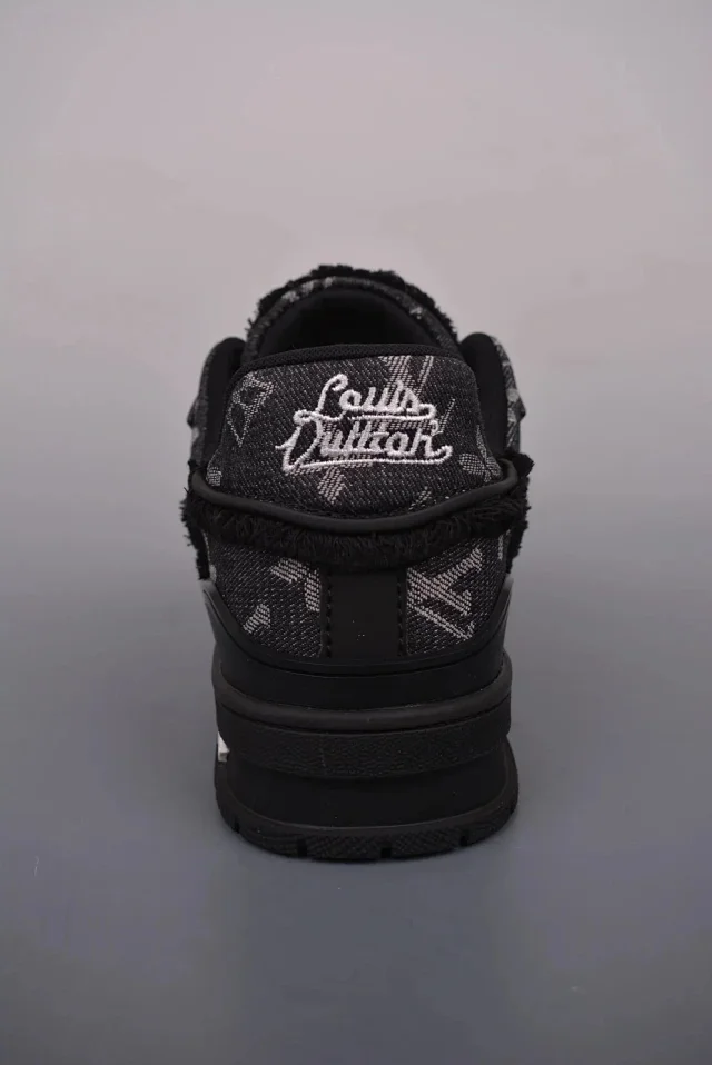 Louis Vuitton Sneakers Low-Top Monogram Lace-Up product detail image 9