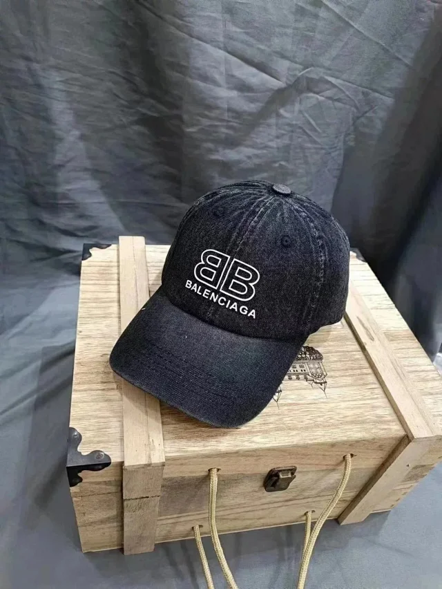 Balenciaga Hats Distressed embroidered logo baseball cap product detail image 9