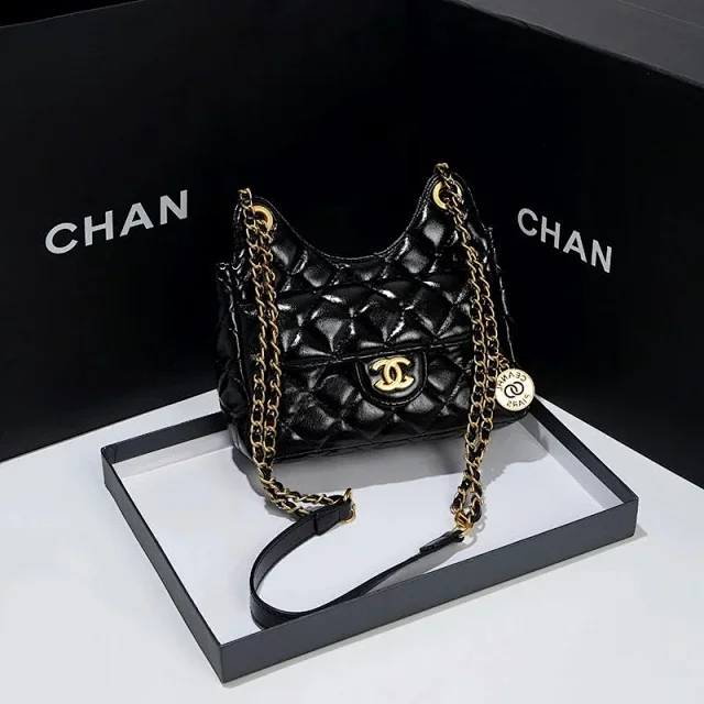 Chanel Crossbody Bags Quilted chain-strap flap bag product detail image 1