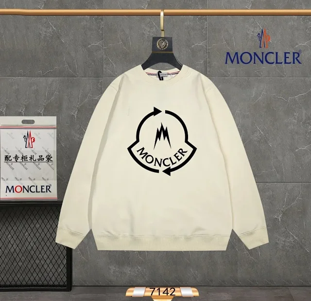 Moncler Hoodies & Sweatshirts Crewneck Logo Sweatshirt product detail image 3