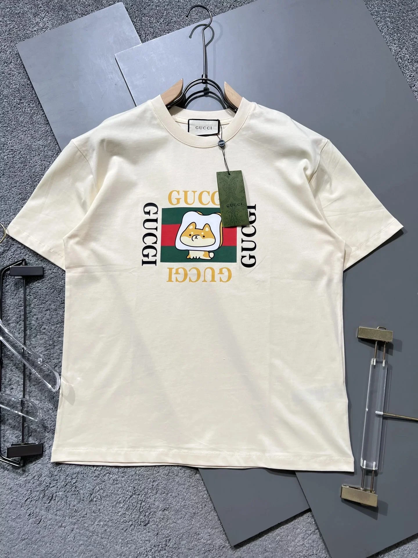 Gucci T-Shirt with Cute Dog Graphic - Luxury Fashi