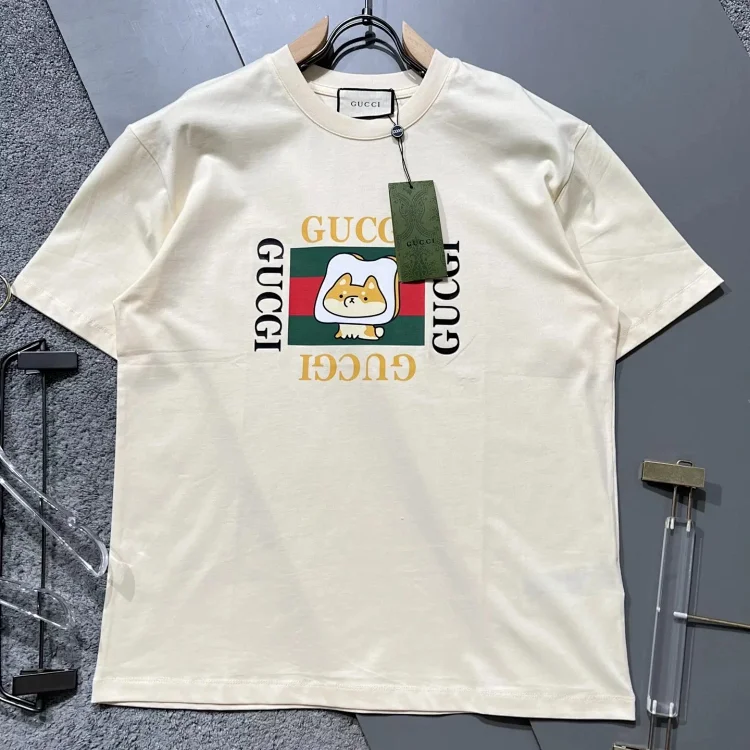 Gucci T-Shirt with C