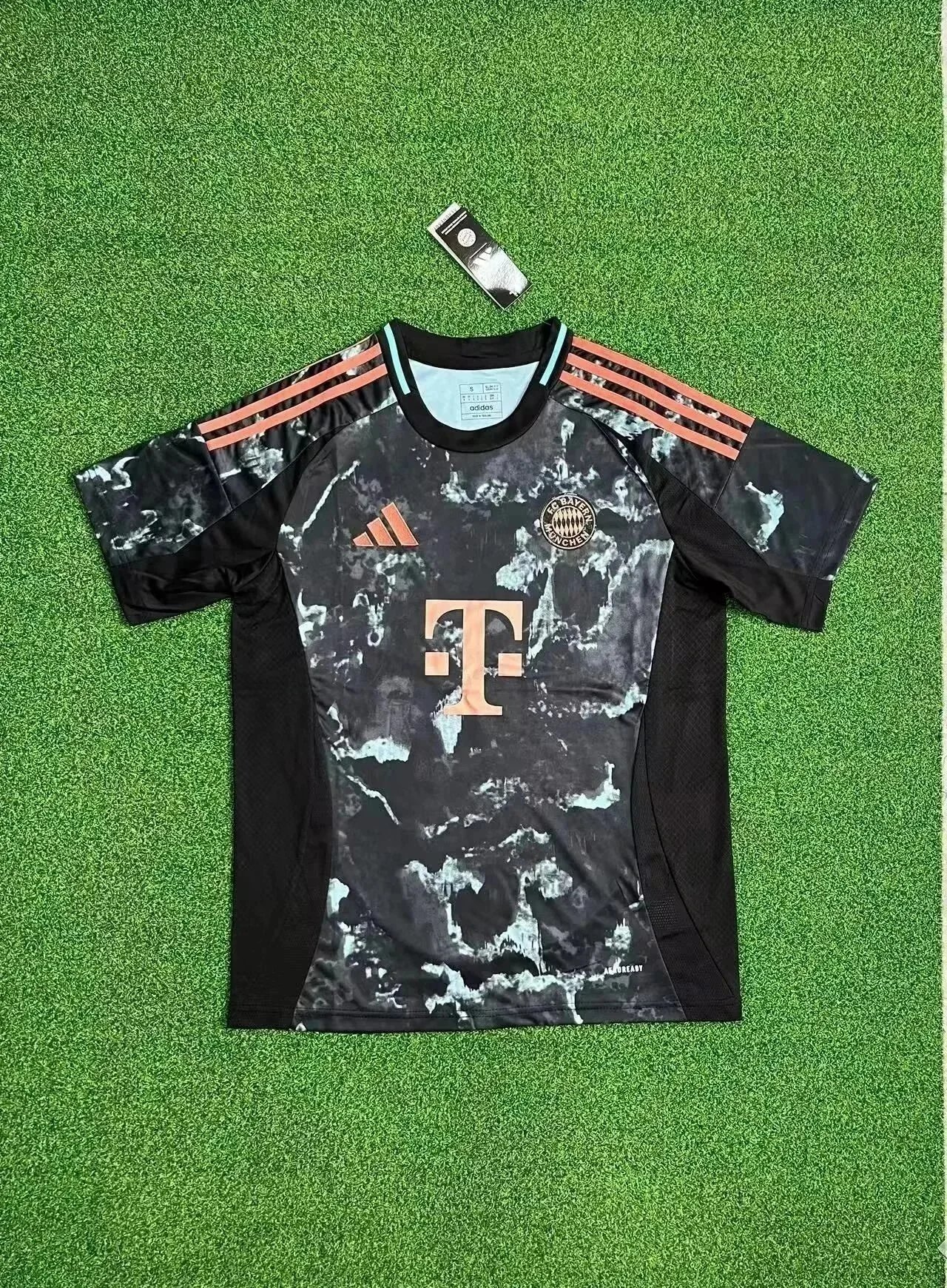 Unbranded Club football jerseys — 24-25 Bayern away game