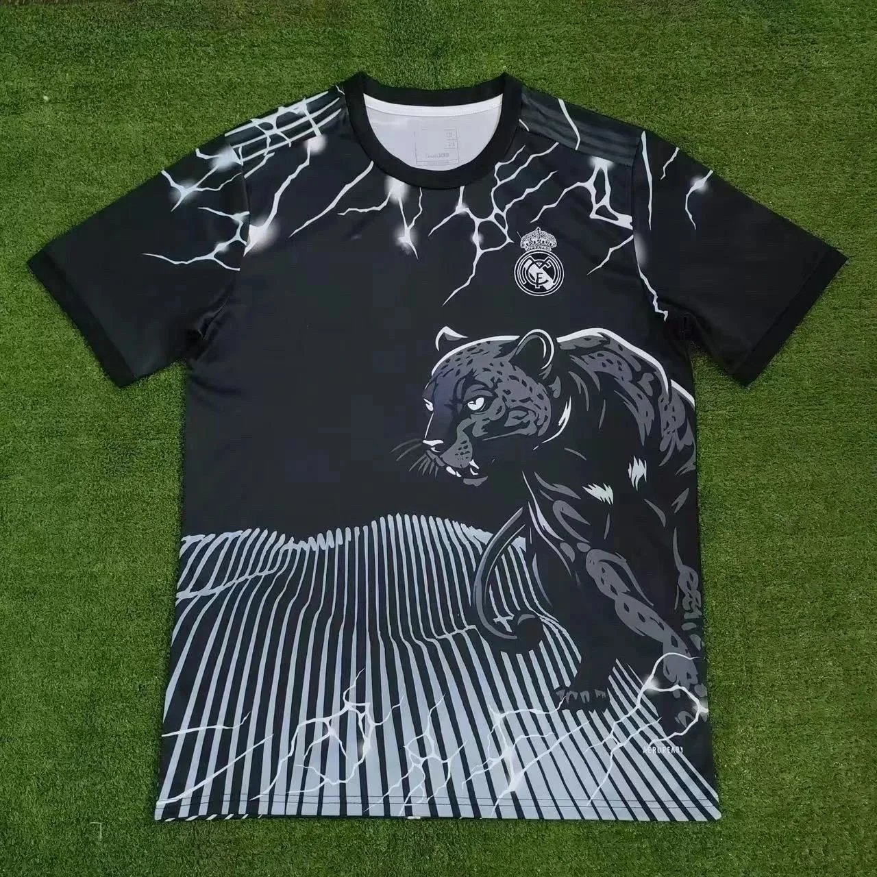 皇马 闪电豹白色