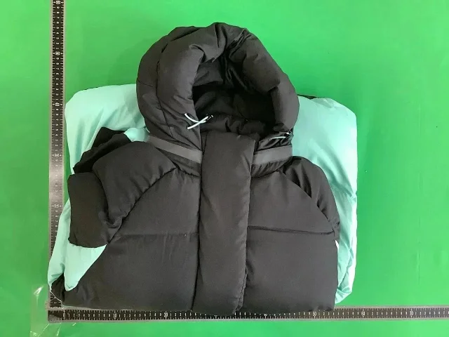 Stüssy Down Jackets Hooded quilted puffer jacket with logo hood product detail image 4