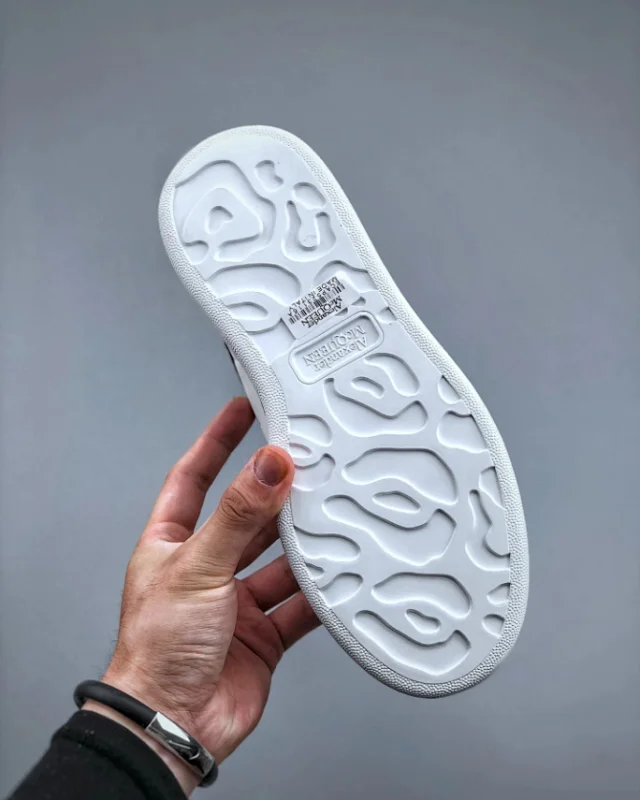 Alexander McQueen Sneakers Oversized Sneaker with Contrast Heel Tab product detail image 12