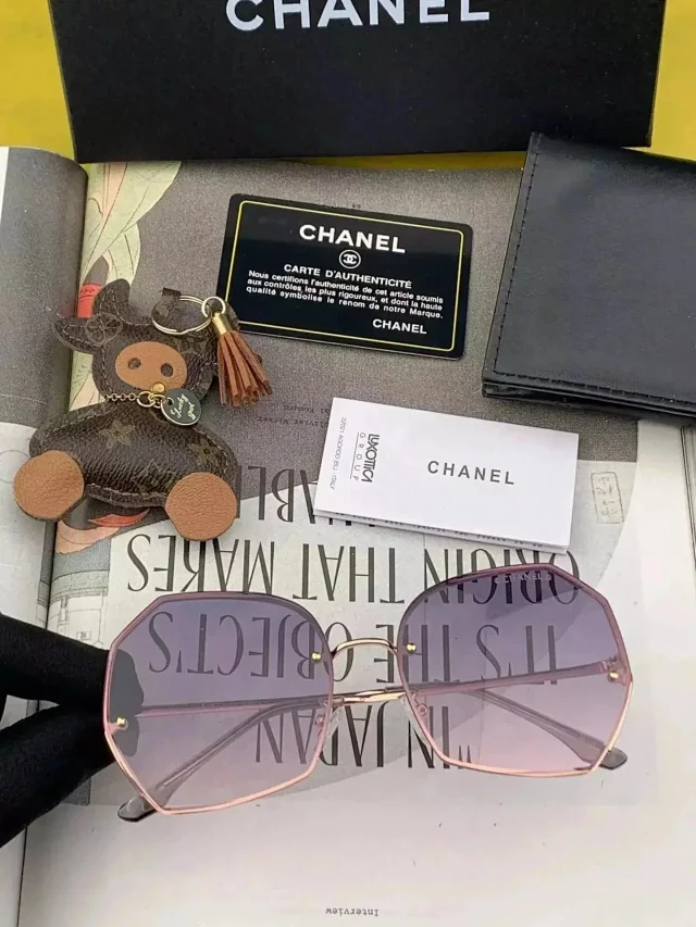 Louis Vuitton Eyewear Oversized Square Sunglasses product detail image 7