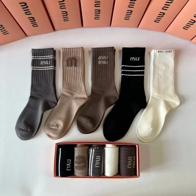 Chanel Socks Ribbed Logo Crew product detail image 6