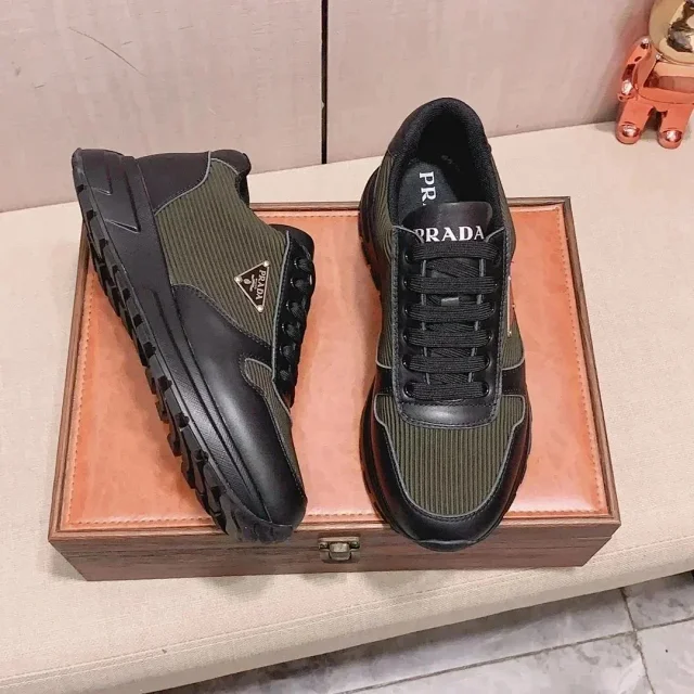 Prada Sneakers Low- and high-top triangle-logo product detail image 6