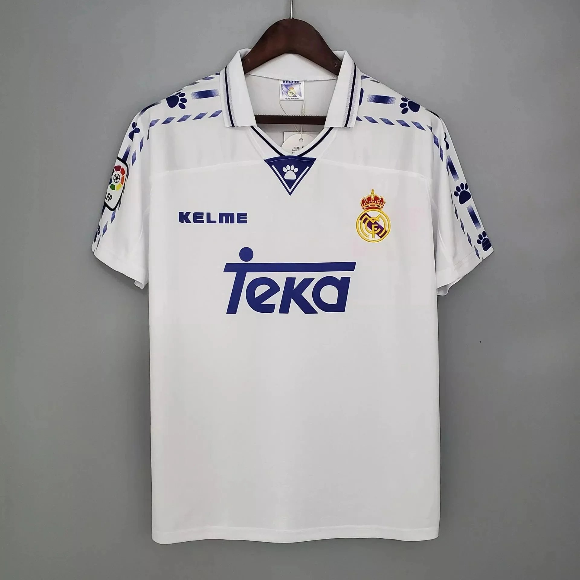 Real Madrid Football Jerseys 2006–07 Home Ronaldo 7 — 9697 Real Madrid home stadium
