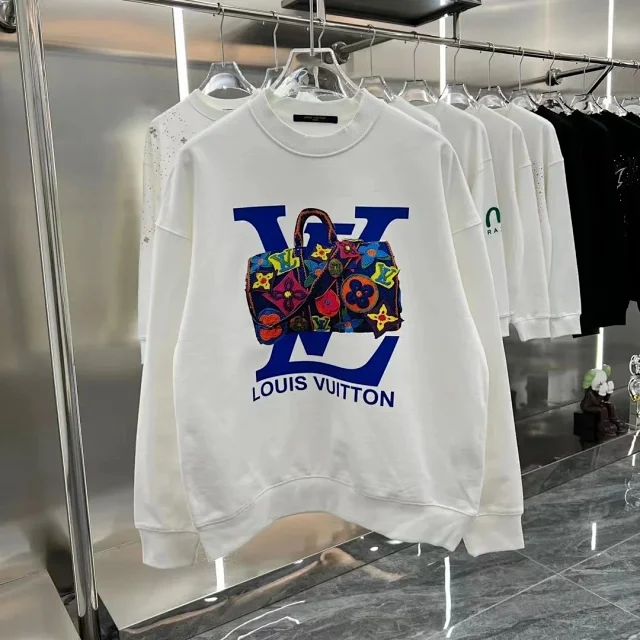 Louis Vuitton Hoodies & Sweatshirts Crewneck graphic sweatshirt product detail image 3