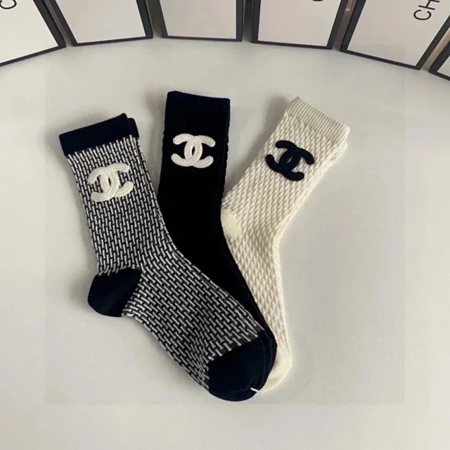 Chanel Socks Ribbed Logo Crew product detail image 3