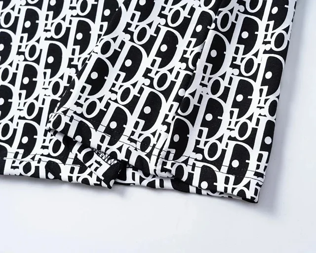 Louis Vuitton Matching Sets Short-sleeve T-shirt and drawstring shorts set with monogram print product detail image 4