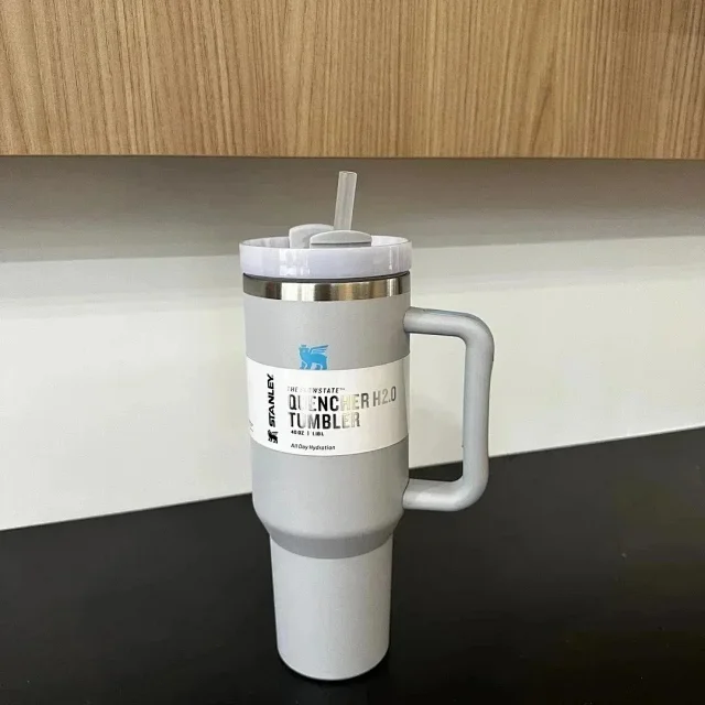 Stanley Uncategorized Quencher H2.0 Tumbler with Handle and Straw product detail image 9