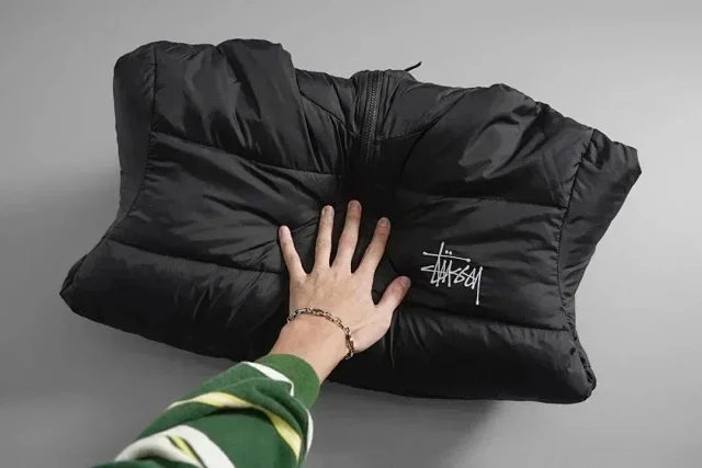 Stüssy Down Jackets Hooded puffer jacket with curved front pockets product detail image 6