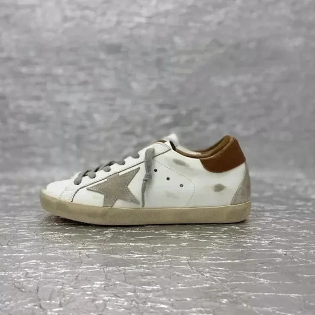 Golden Goose Sneakers Superstar low-top with star appliqué product detail image 13