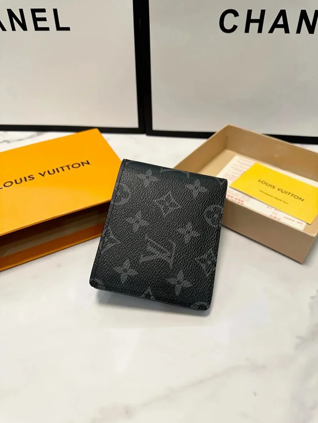 Louis Vuitton Multiple wallet designs product detail image 9