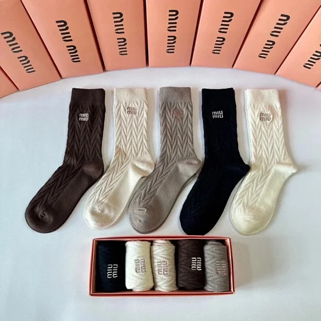 Chanel Socks Ribbed Logo Crew product detail image 7
