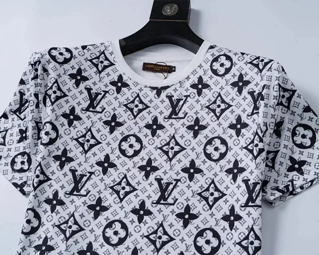 Louis Vuitton Matching Sets Short-sleeve T-shirt and drawstring shorts set with monogram print product detail image 8