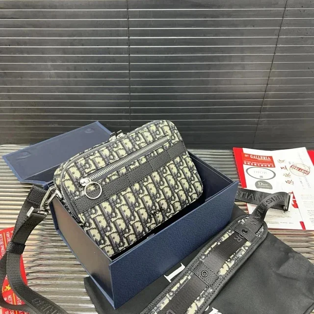 Dior Crossbody Bags Oblique jacquard zip camera bag product detail image 10
