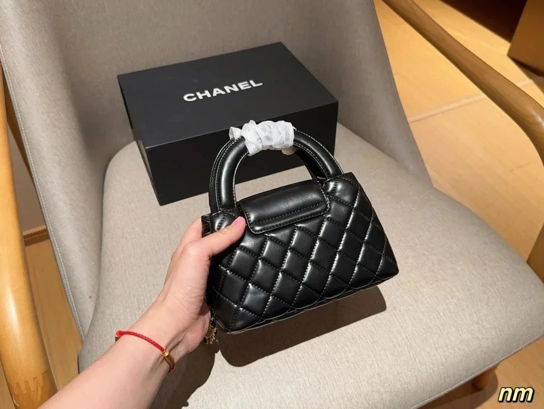 Chanel 22 Bag Black Quilted Leather Shoulder Bag - 6