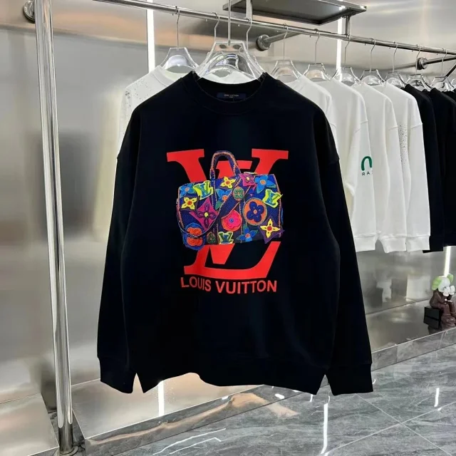 Louis Vuitton Hoodies & Sweatshirts Crewneck graphic sweatshirt product detail image 4