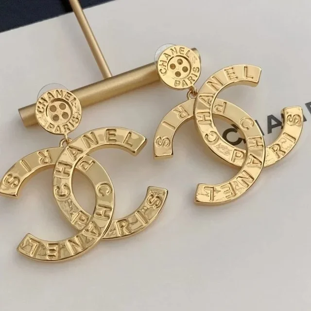 Chanel Jewelry Gold-tone interlocking double-C logo drop earrings product detail image 2