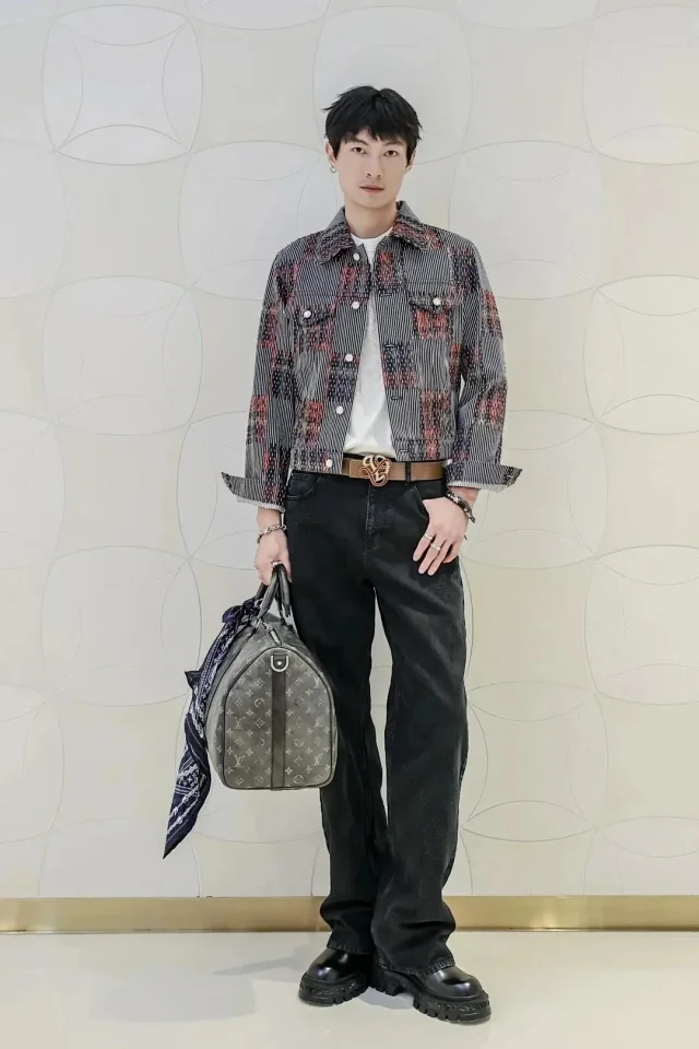 Louis Vuitton Matching Sets Printed Denim Jacket and Jeans Set product detail image 7