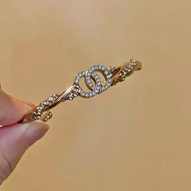 Chanel Jewelry Chain Bracelet with Interlocking CC Charms product detail image 3