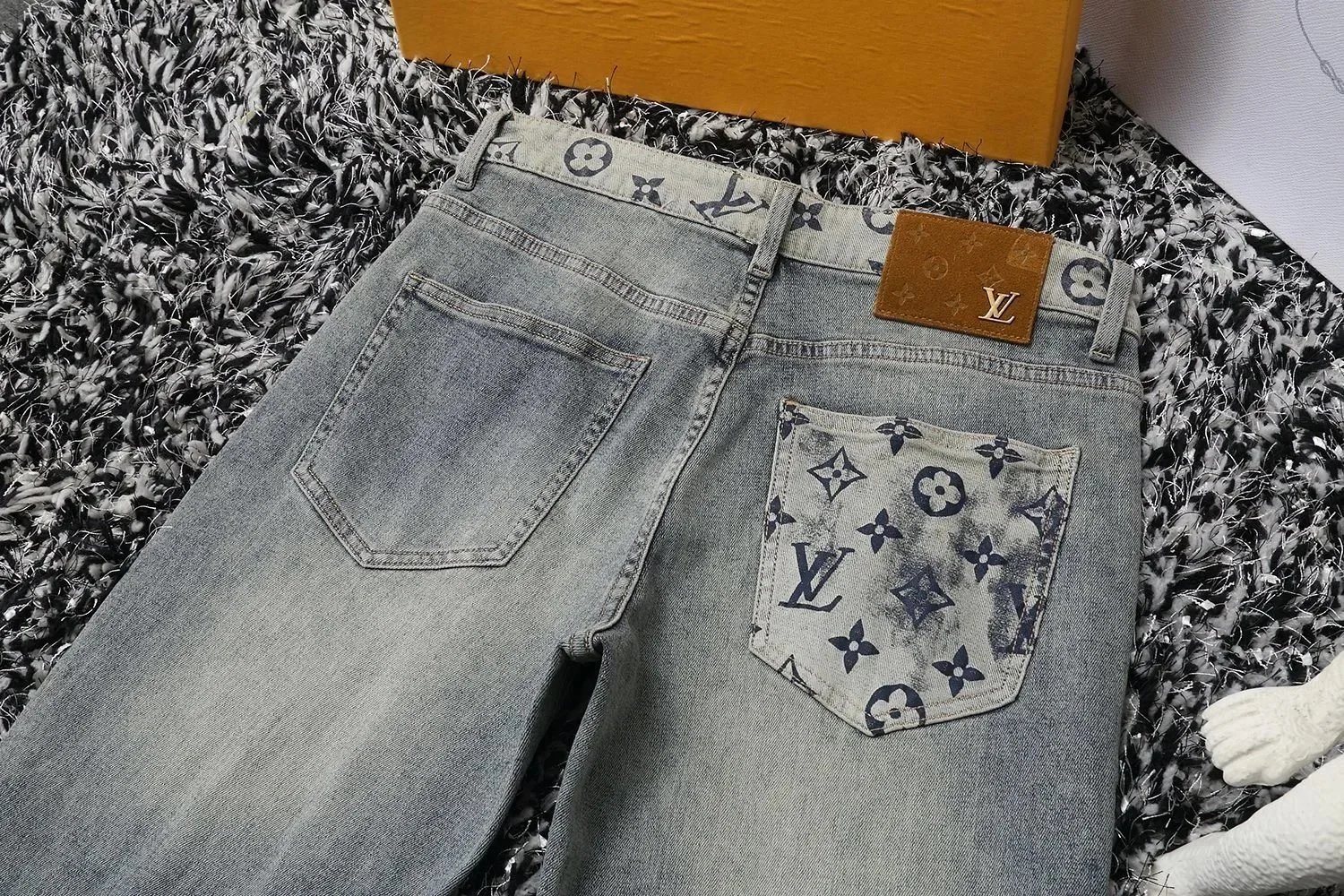 Louis Vuitton Monogram Distressed Jeans Gray - 5
