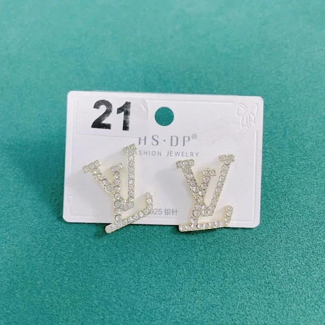 Louis Vuitton Assorted earring designs product detail image 2