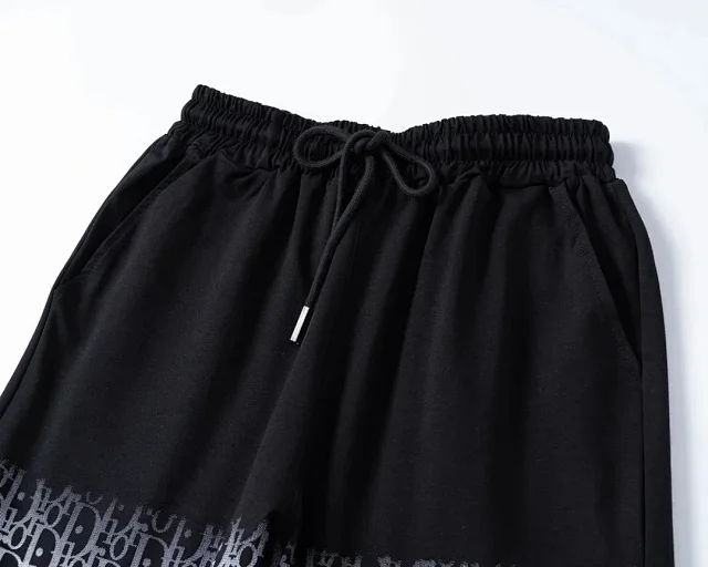 Louis Vuitton Matching Sets Short-sleeve T-shirt and drawstring shorts set with monogram print product detail image 3