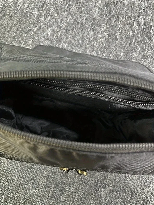 Trapstar Crossbody Bags Reflective Logo Bag product detail image 8