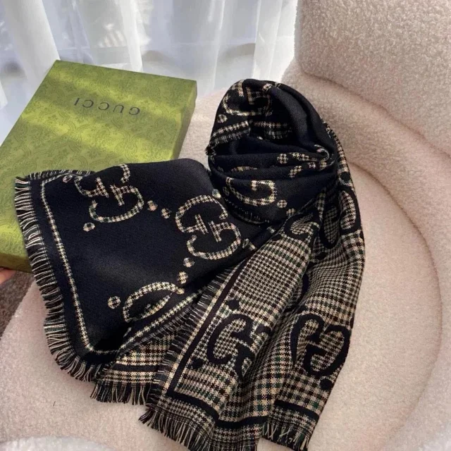 Dior Scarves Fringed Logo-Pattern Scarf product detail image 8