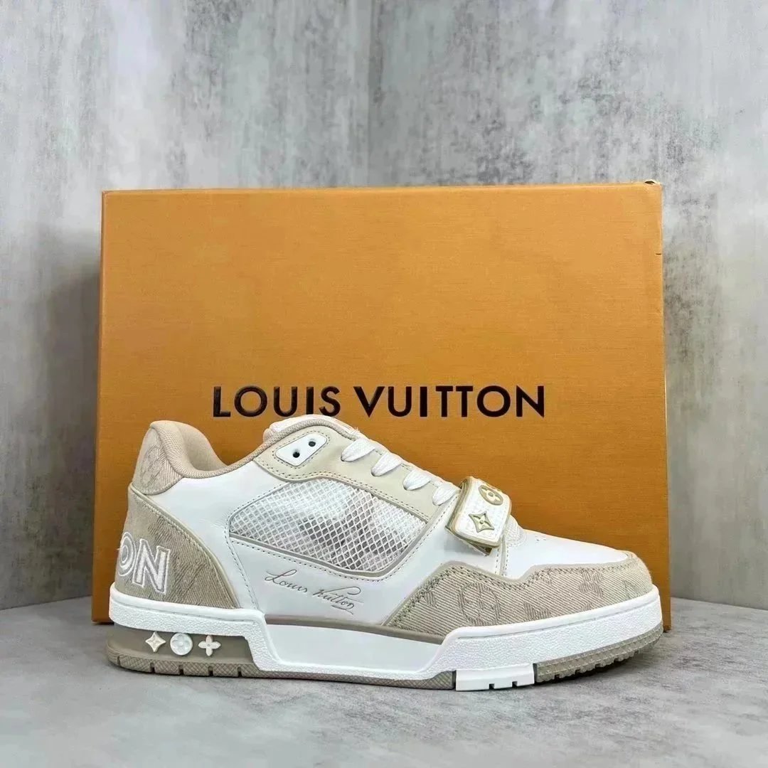 Louis Vuitton Sneakers Low-top lace-up with Monogram flower details — 29