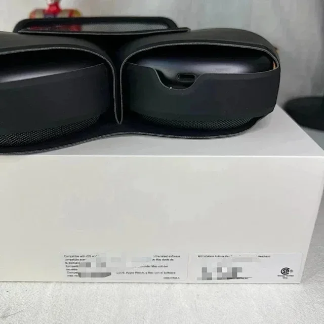 Apple Headphones AirPods Max product detail image 3