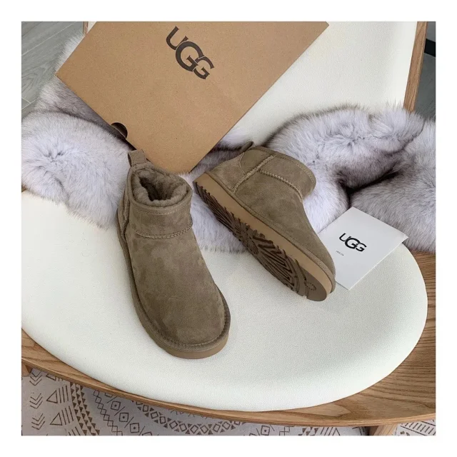 UGG Boots Shearling-Lined Ankle product detail image 11