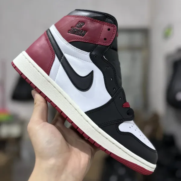 Air Jordan 1 High OG Pine Green Sneakers - 4