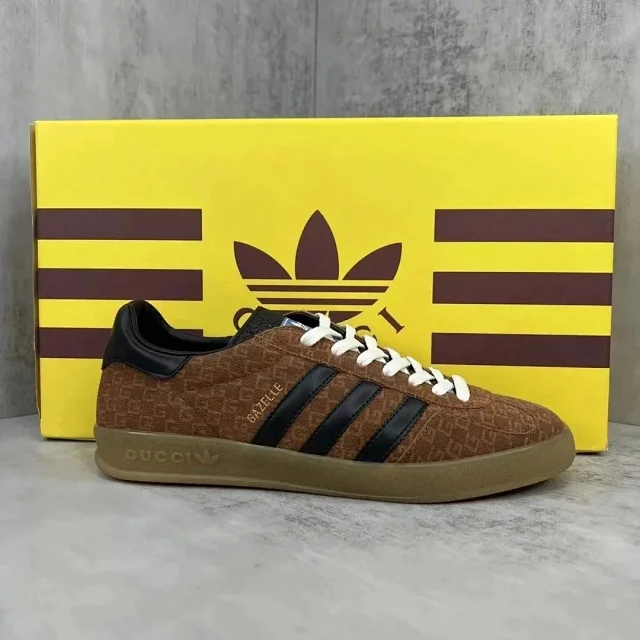Gucci Sneakers Gazelle low-top three-stripe product detail image 7