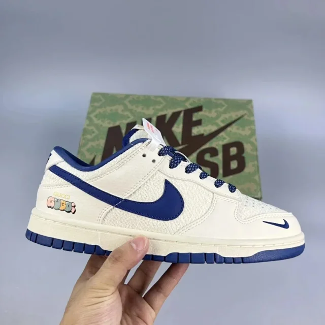 Nike Sneakers Dunk Low product detail image 3