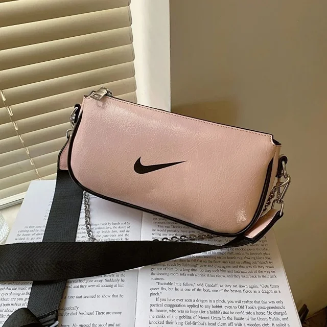 Nike Crossbody Bags Chain-Detail Bag with Adjustable Strap product detail image 4