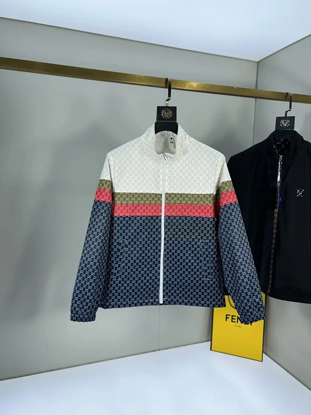 Gucci Hoodies & Sweatshirts Logo hoodie with contrasting sleeve stripes product detail image 9