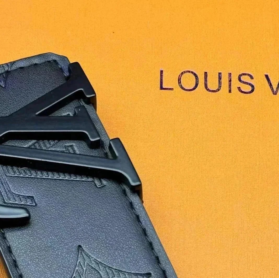 Louis Vuitton Belts LV Initiales buckle with Monogram-pattern strap — Big flower black buckle