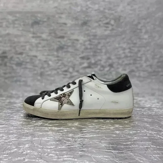 Golden Goose Sneakers Superstar low-top with star appliqué product detail image 6