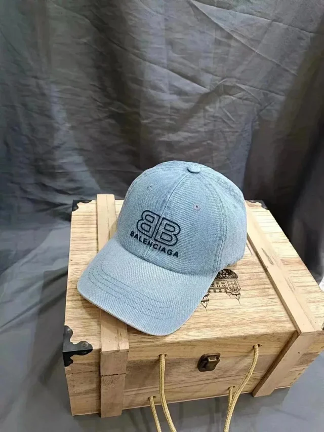 Balenciaga Hats Distressed embroidered logo baseball cap product detail image 8
