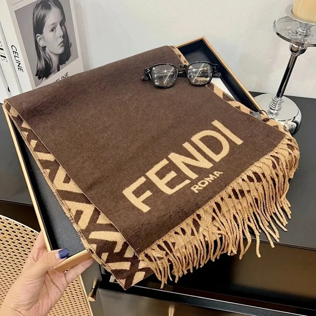 Louis Vuitton Scarves Fringed Monogram Scarf product detail image 10